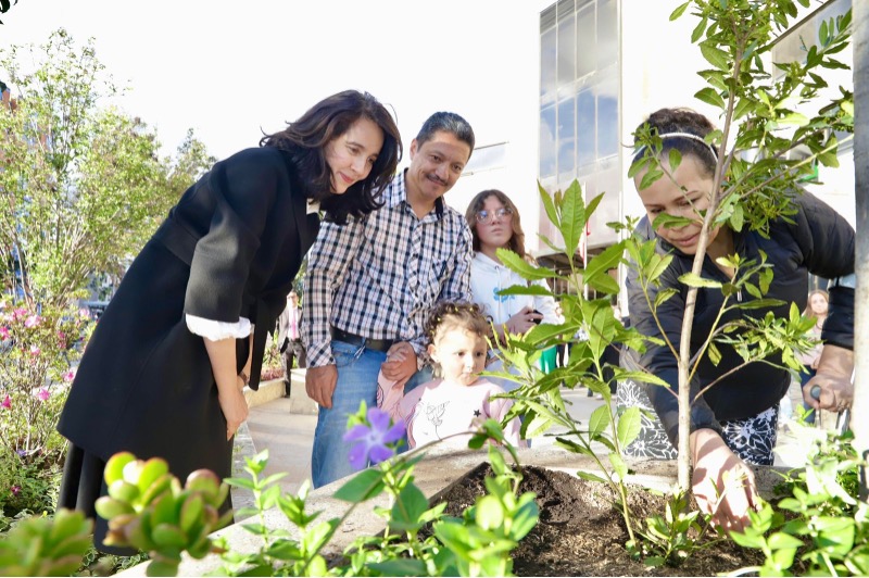 Secretaría de Ambiente de Bogotá rinde homenaje a Estefanía Franco  y planta árbol en su memoria #NiUnaMás