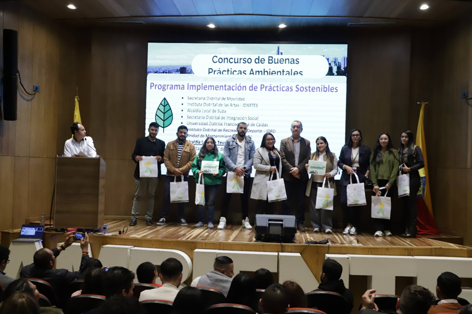 Personas en un auditorio