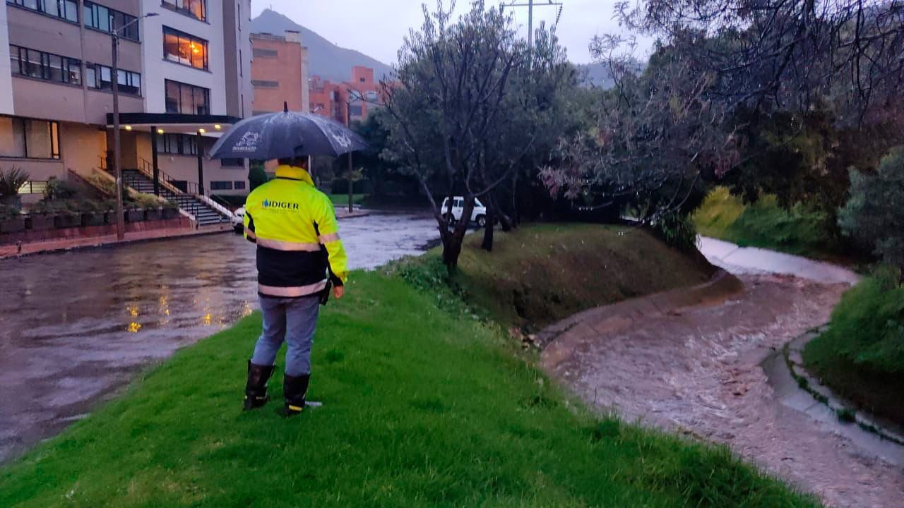 Secretaría de Ambiente e IDIGER emiten alerta por condiciones climáticas y vulnerabilidad en humedales y canales de Bogotá