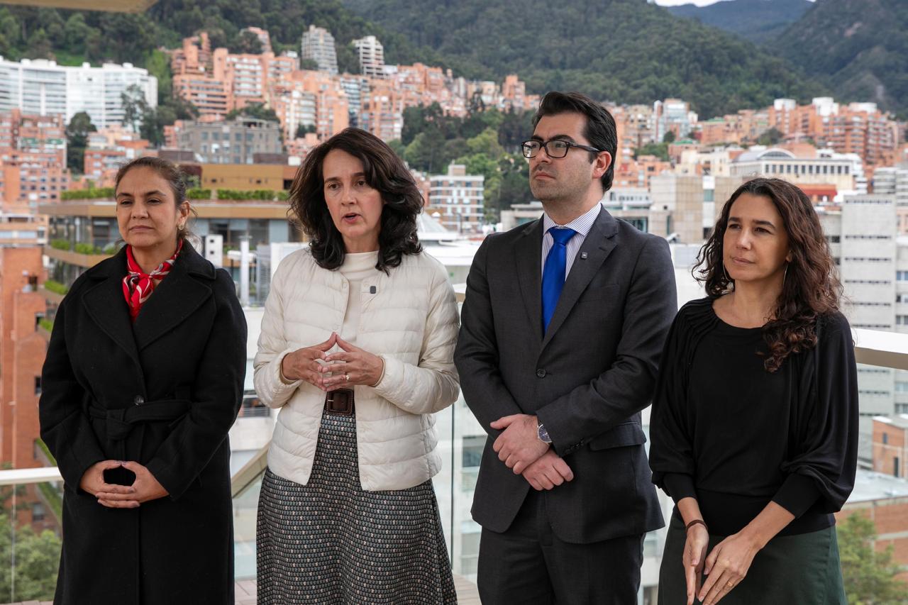Foto: De izq. a der. Vanessa Velasco, secretaria Distrital de Hábitat; Adriana Soto, secretaria Distrital de Ambiente; Mauricio Moncayo, secretario Jurídico Distrital, y Úrsula Ablanque, secretaria Distrital de Planeación